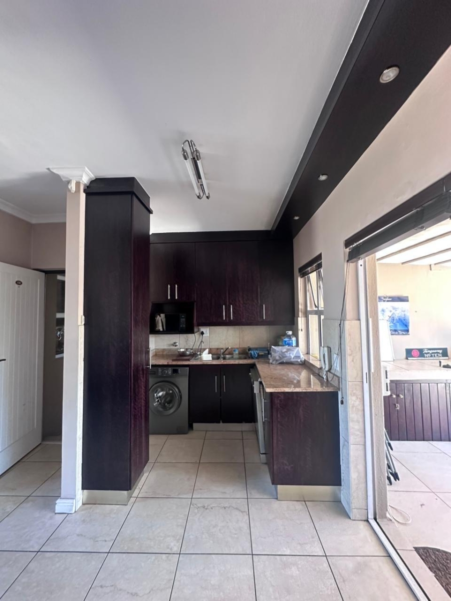 To Let 3 Bedroom Property for Rent in Royal Ascot Western Cape